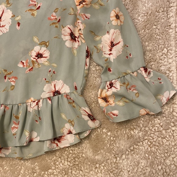 Forever 21 Floral Crop Top - Picture 2 of 3